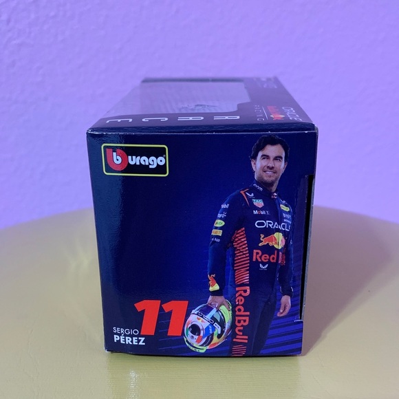 Bburago 1:43 Scale Model Oracle RB19 Formula 1 Car - Picture 2 of 7